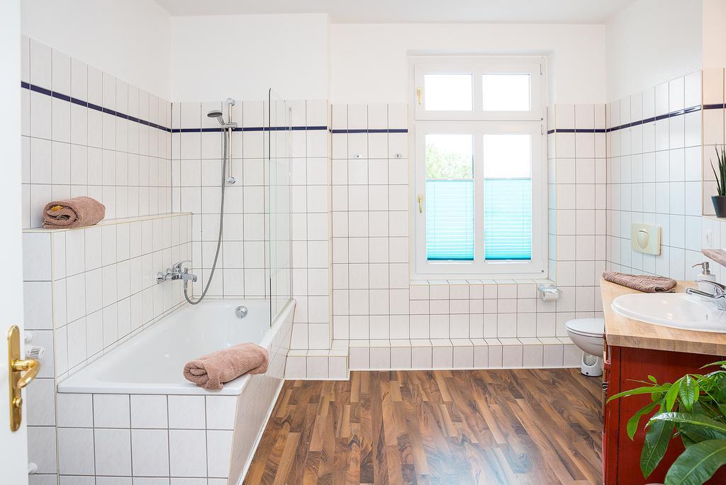 Uferpromenade Apartment Варен Екстериор снимка